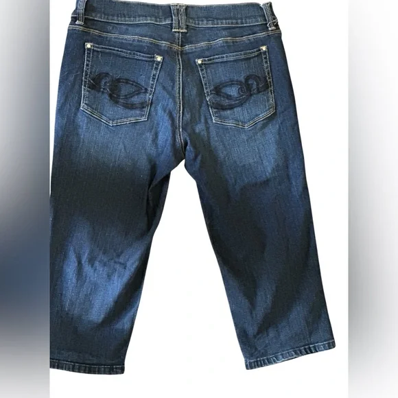 White House Black Market Pedal Pushers Size 6 NWOT | Dark Blue Denim Crop Jeans - Picture 2 of 4